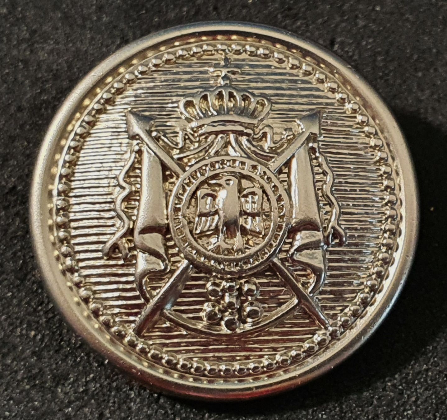 Placchette & Badge: CC861 - Knopf mit Wappen Adler Speer Krone – Usato da Reinach BL venduto da Boston-Verkauf