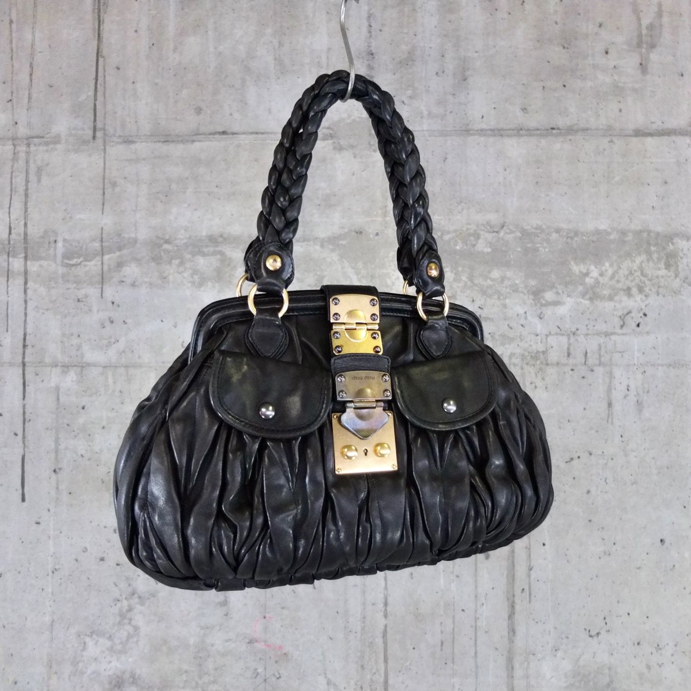 Miu Miu Borse: Miu Miu Handtasche aus gerafftem Nappaleder – Usato da Basel venduto da Brocki-auf-dem-Wolf 1