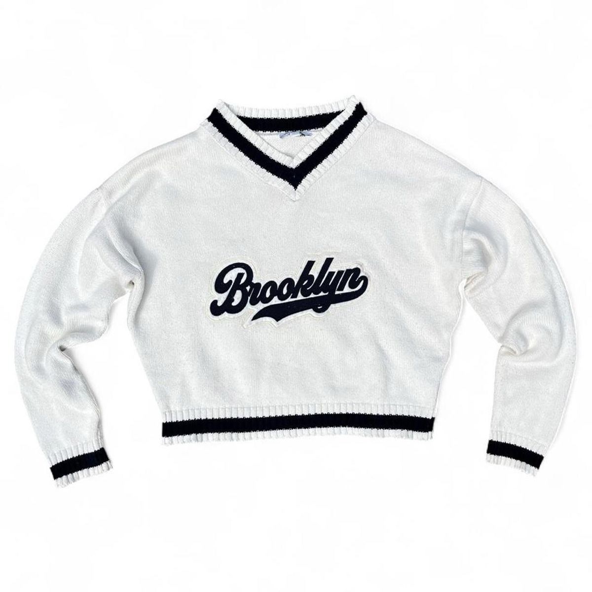 Maglioni & Felpe: Subdued Cropped Knit Sweater Brooklyn V-Neck White – Usato da Riehen venduto da art_c76v