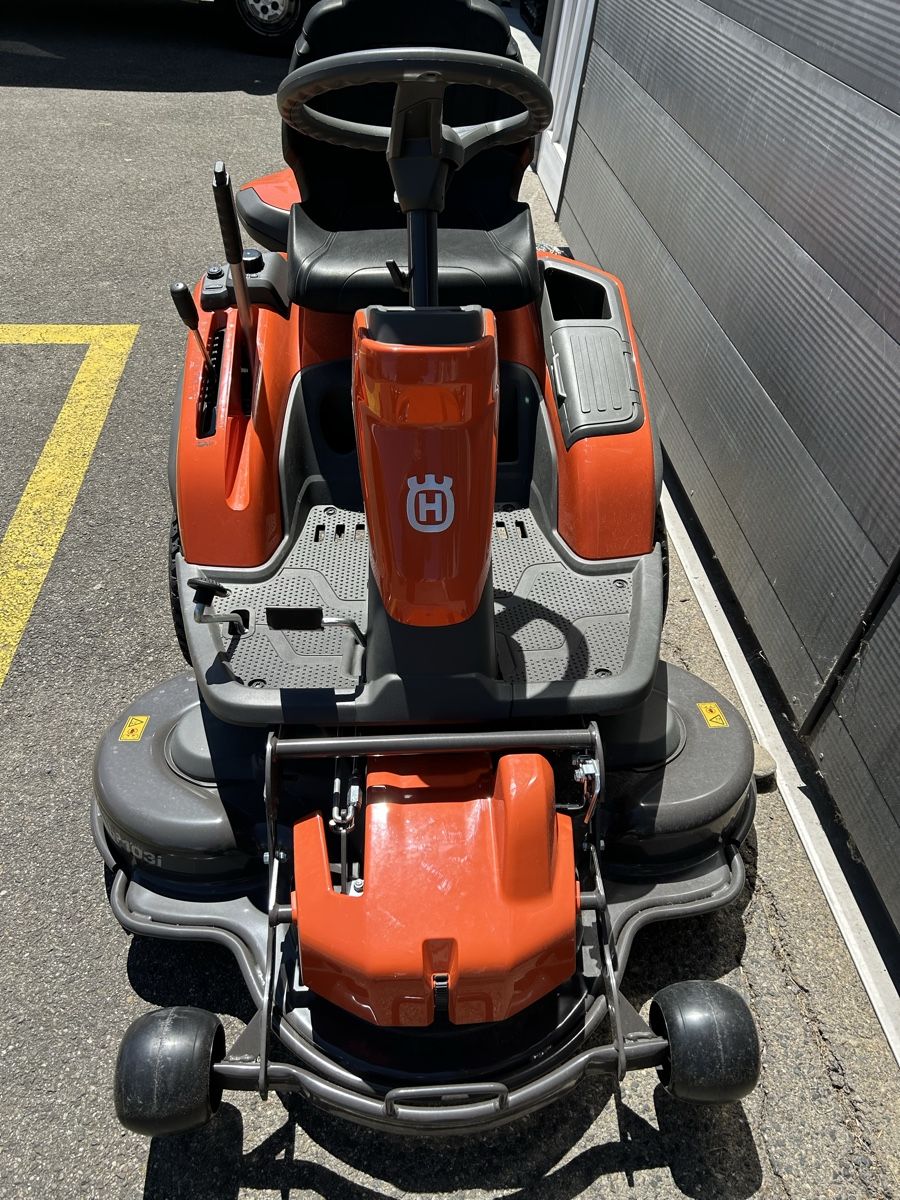 Husqvarna Tagliaerba: Husqvarna Akkurider 200iX – Nuovo (secondo la descrizione) da Rorschacherberg venduto da remoli16 1