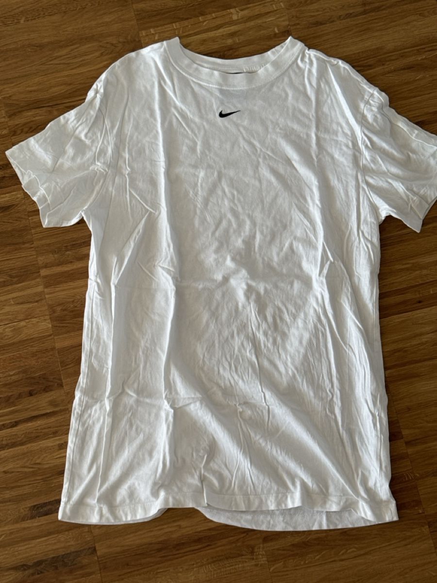 Nike Lotti di vestiti: 3 T-Shirt Kleid Grösse M&L – Usato da Burgdorf venduto da zen_7v99 3