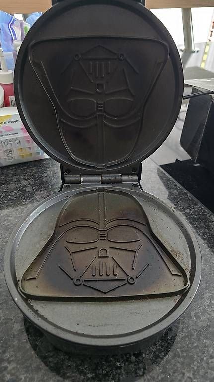 Küchengeräte: Waffel Maker Darth Vader – Gebraucht aus Gerlafingen von Label7_ch