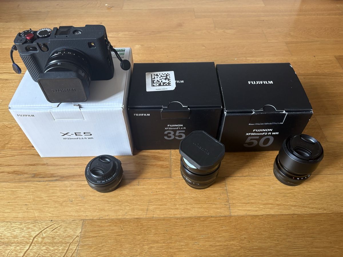 Fujifilm Kamera: Fujifilm X-E5 camera body with 4 lenses – Neu (gemäss Beschreibung) aus Zürich von and_vp7g 1