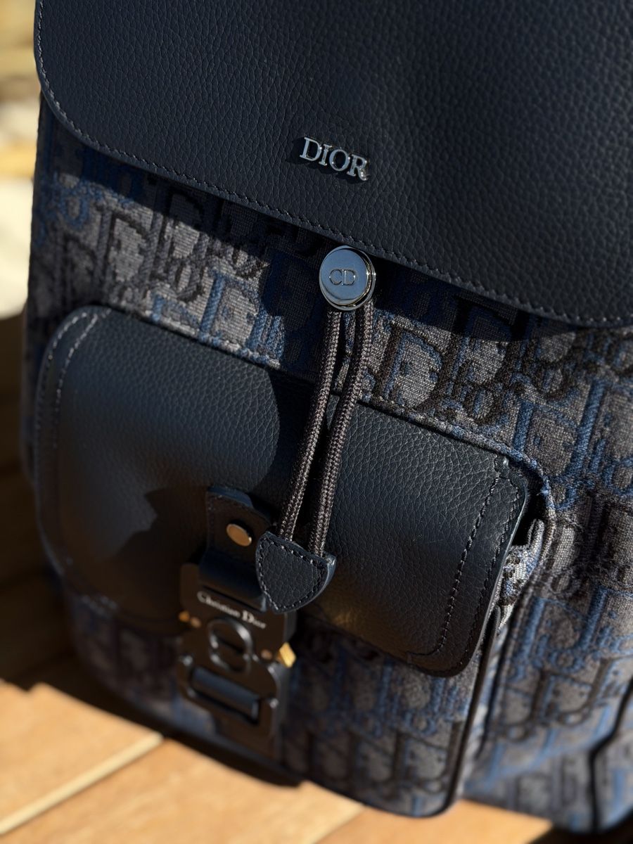 Dior Sacs à dos: Dior Backpack Navy Monogram – Neuf (Voir description) à Meilen par myc_h9kw 3