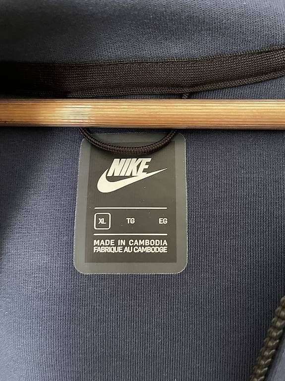 Nike Maglioni & Felpe: Dunkelblauer Zip Hoodie Nike Tech | Grösse XL – Usato da Wölflinswil venduto da jan_v6g9 1