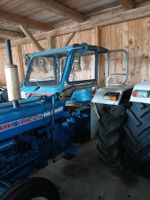 Dach und Sturzbügel zu Ford Traktor