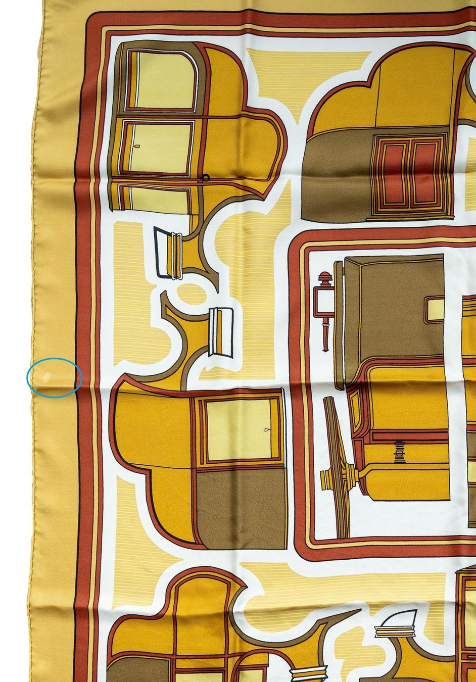 Hermès Foulard & Sciarpe: Carré Hermes "Les Coupes" Soie Jaune doré – Usato da Vevey venduto da Manicky 5