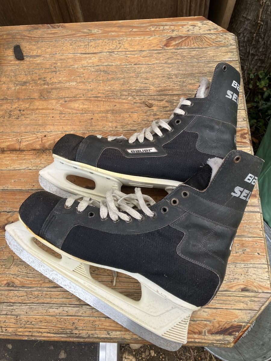 Patins à glace: Schlittschuhe Bauer Gr.12 – D'occasion à Münchenstein par Colo52