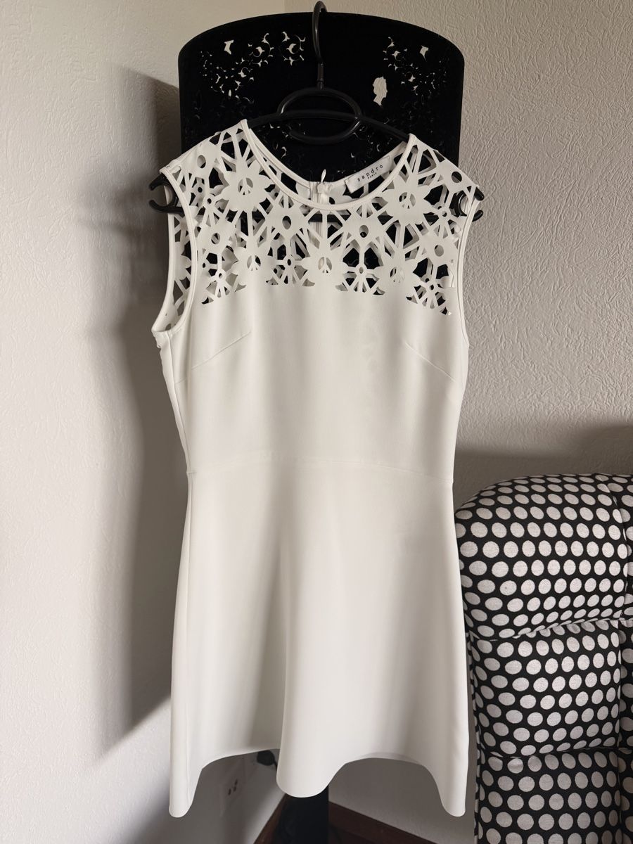 Sandro Vestiti: Sandro Paris White Laser Cut Dress – Usato da Zürich venduto da Vikkinikki