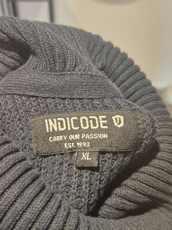 Pulls & Sweat-shirts: Indicore Rollkragen Pullover Grösse L – D'occasion à Embrach par pet_vm5r 1