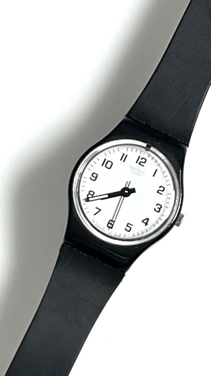 Klassische Swatch Uhr, Schwarz/Weiss 1