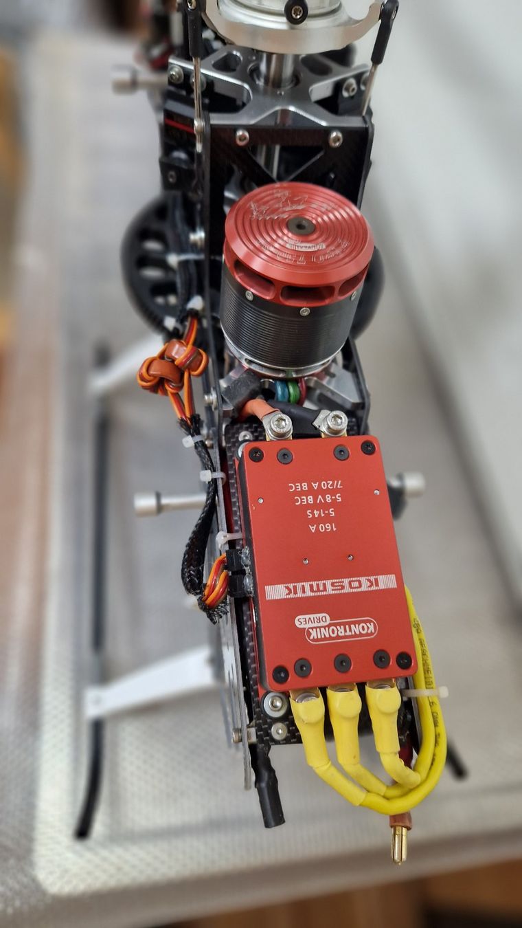 Modellismo RC: Compass Chronos 700 und viel Zubehör – Usato da Boppelsen venduto da Schmiddi8 2