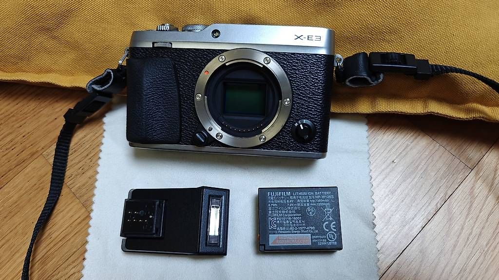 Flash: Fujifilm X-E3 silber, Blitzaufsatz, 2x Akku – Usato da Uster venduto da sim_9shl