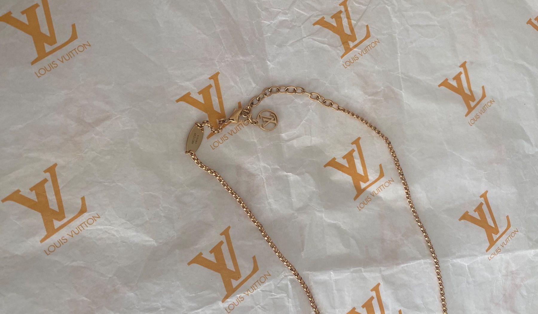Louis Vuitton Ketten: EYECATCHER - LOUIS VUITTON LV Eclipse Pearls Halskette – Neu und originalverpackt aus Winkel von ferrari2022 5