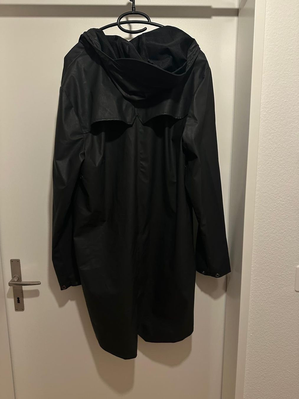 Rains Giacche: Black rain jacket from RAINS – Usato da Riedholz venduto da kil_xfc9 2