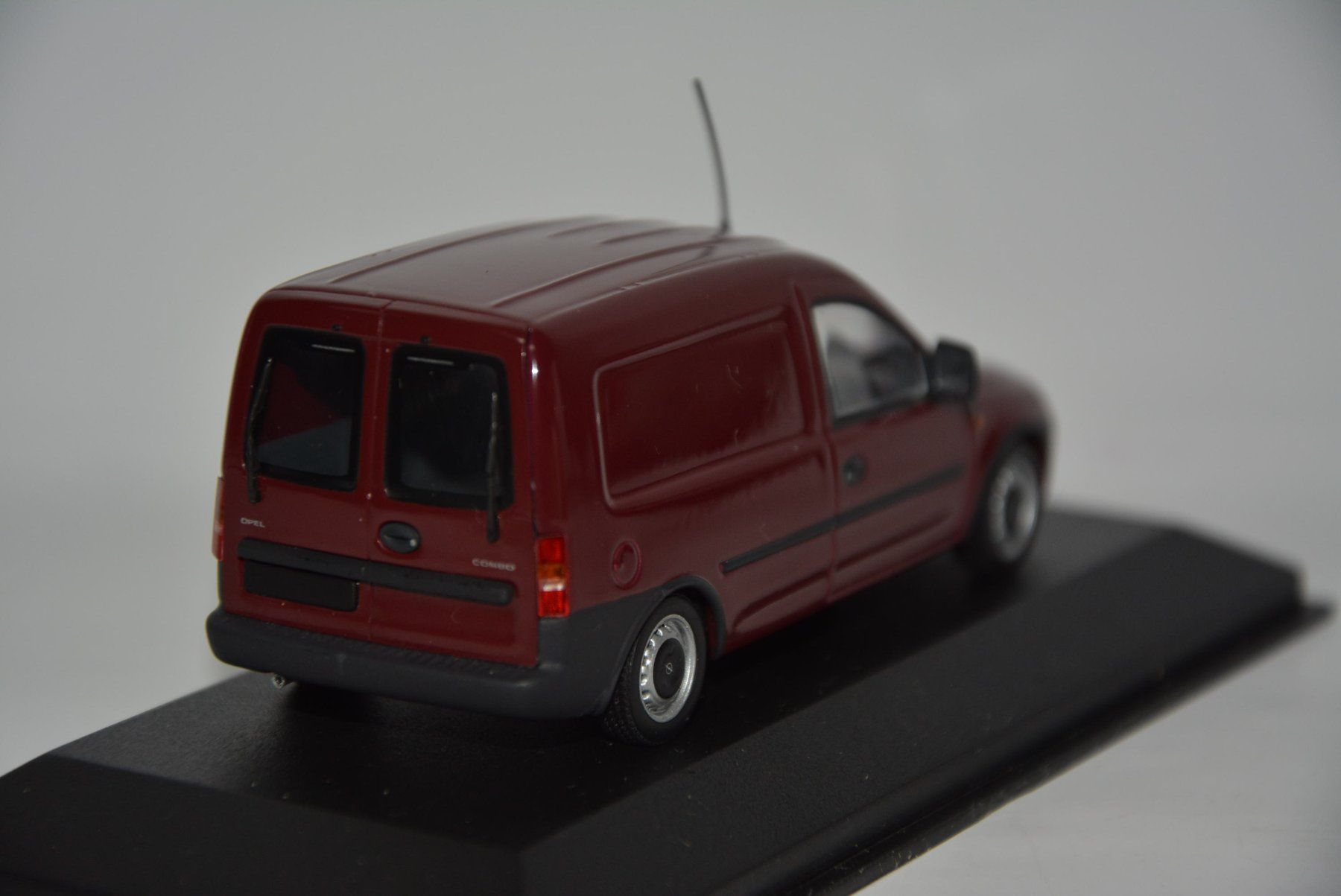 Opel Modellini d'auto: Opel Combo Van 2002 , Minichamps , 1:43 – Nuovo e nell'imballaggio originale da Goldach venduto da Feivel9 6