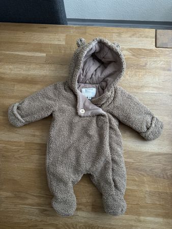 Babyoveralls und 2x Schlafsack