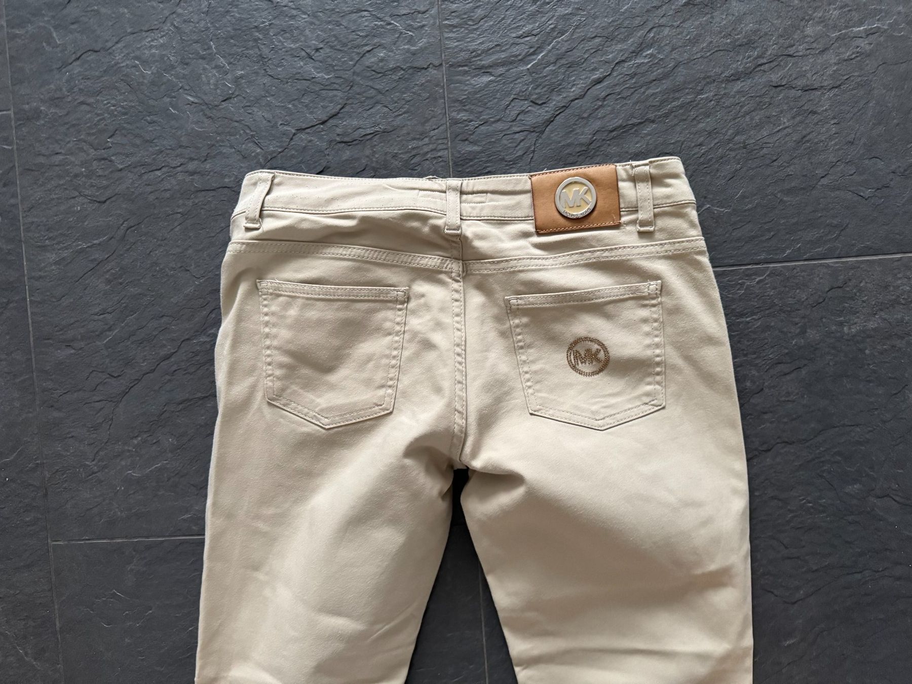 Michael Kors Pantaloni: MICHAEL KORS Hose beige Gr. 38 – Usato da Bonstetten venduto da VCLS 2