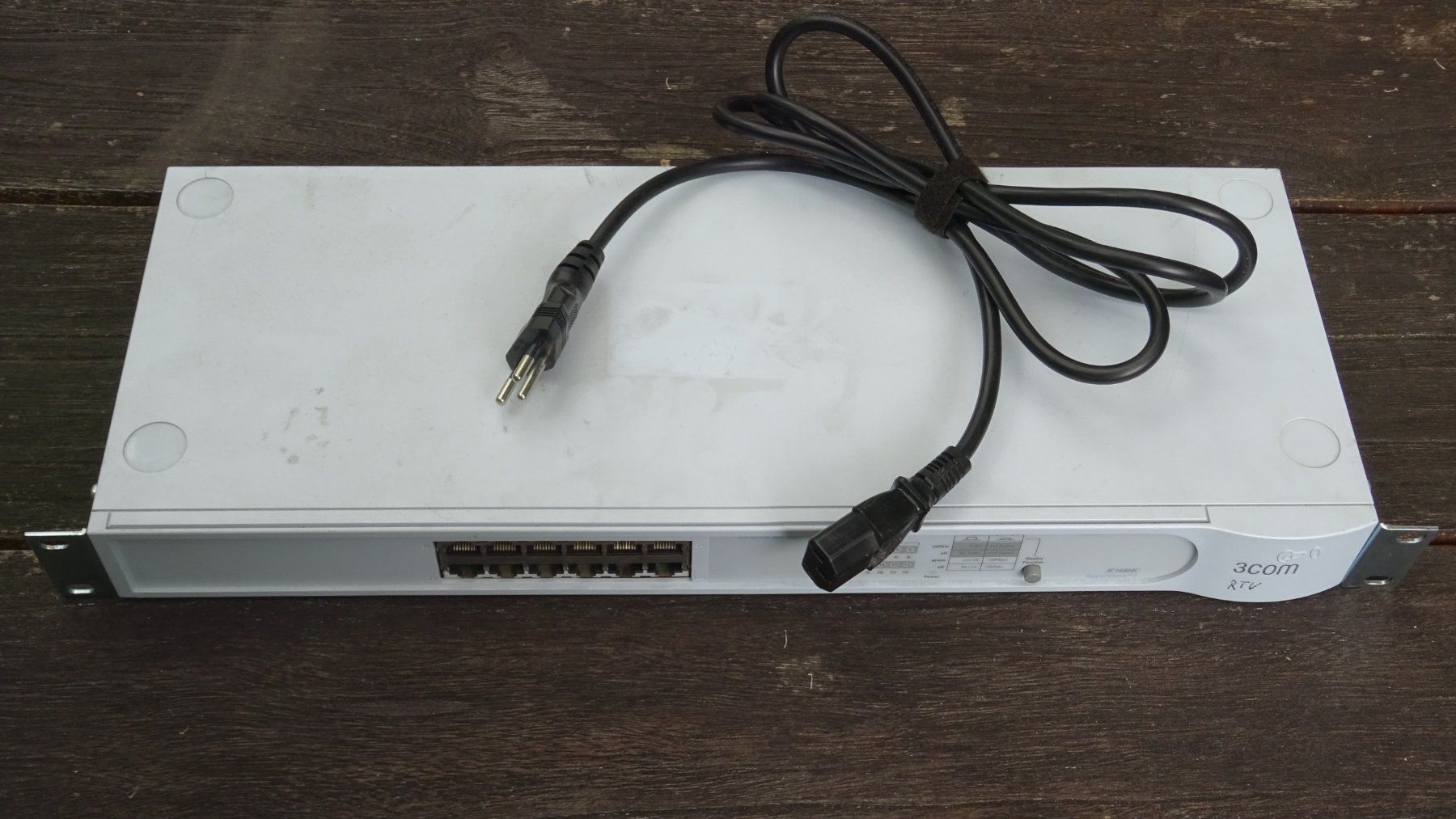 Hubs & Switches: 3Com 12-Port Switch Baseline 10/100 – D'occasion à Riedholz par Leo.L