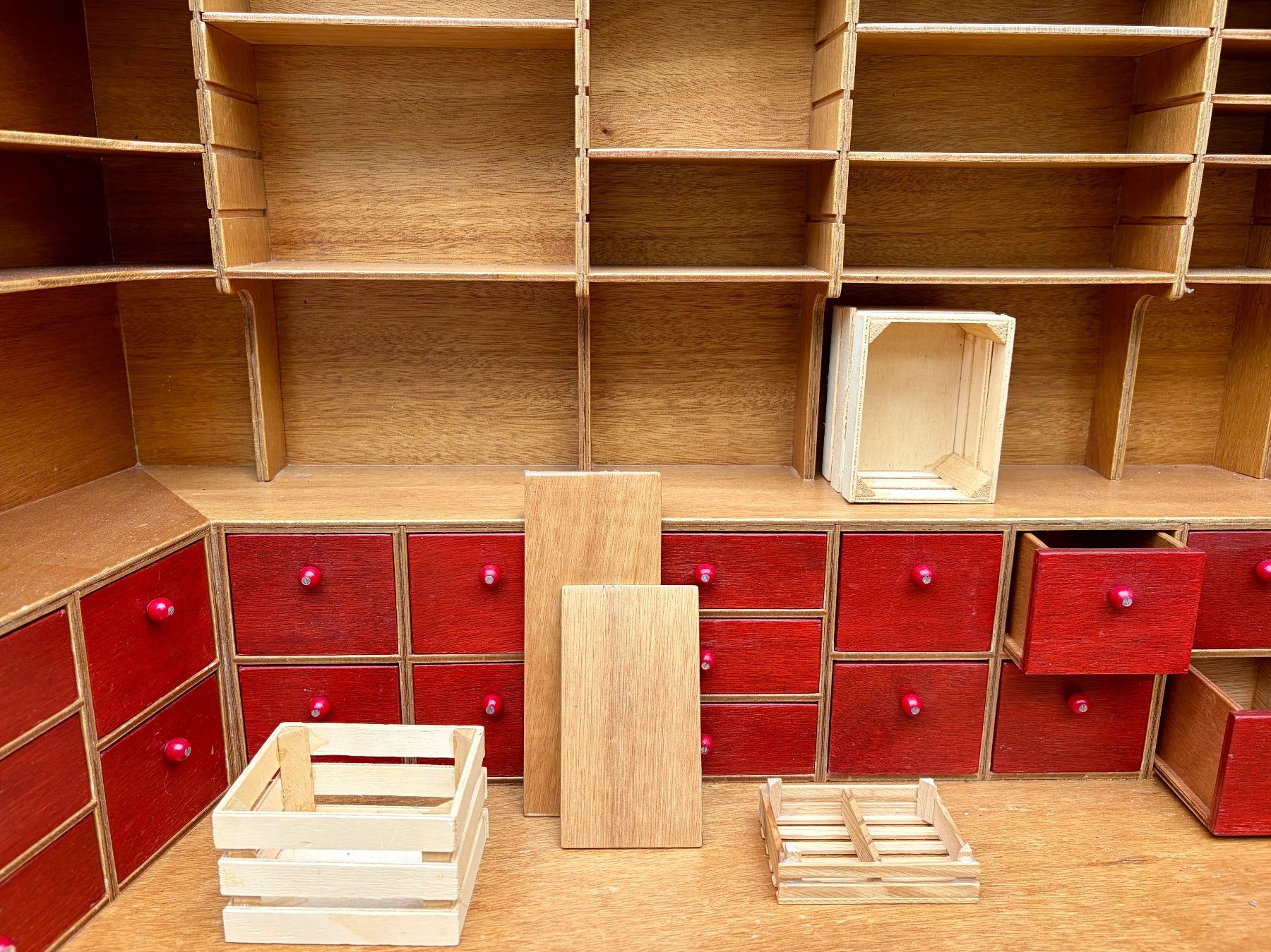 Spielzeuge: Wunderschöner Holz-Kaufladen – Gebraucht aus Ennetbürgen von Birkenbaum5 7