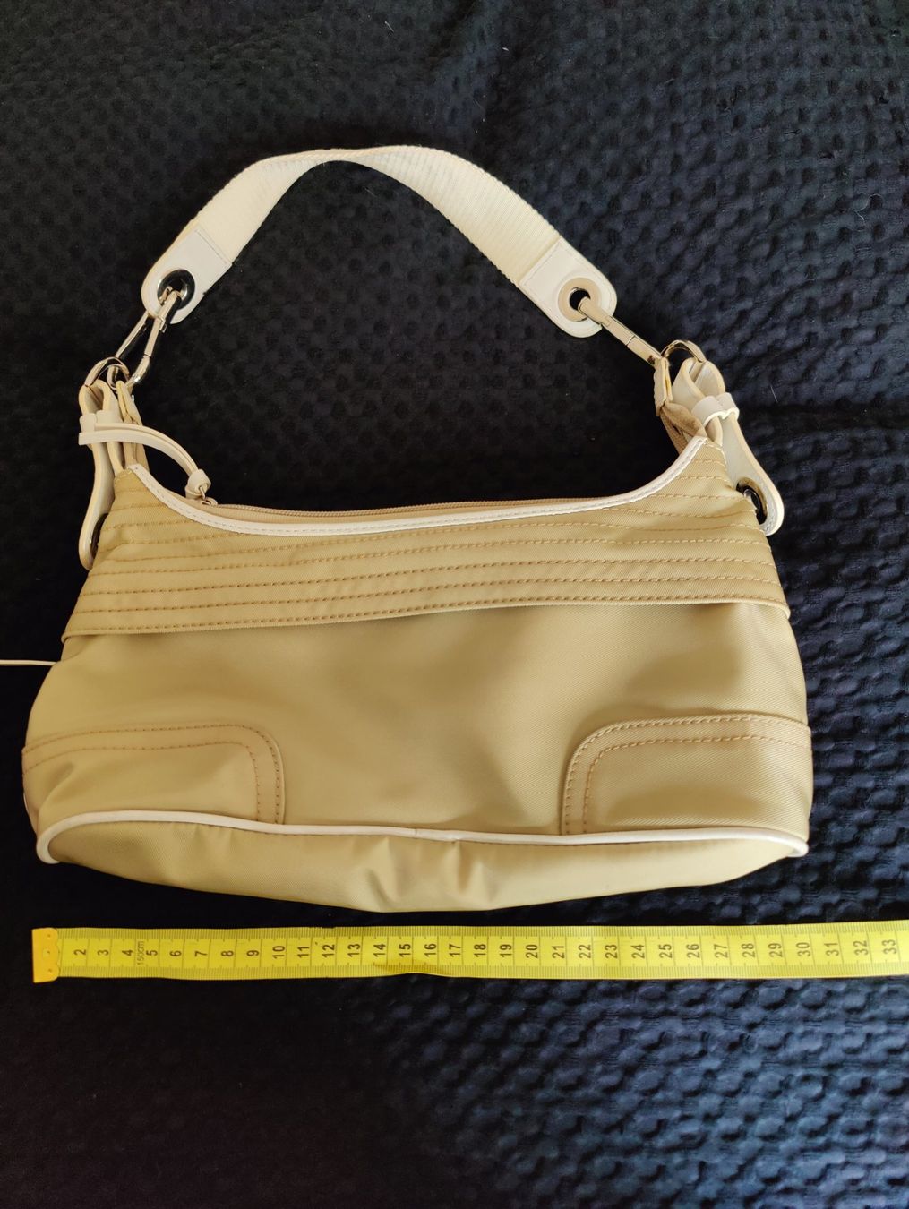 Lacoste Borse da donna: Lacoste beige zip closure alligator purse bag – Usato da Geneve venduto da readycat 2