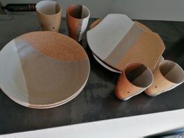 Set mit Tellern, Bowls und Bechern, 6-teilig