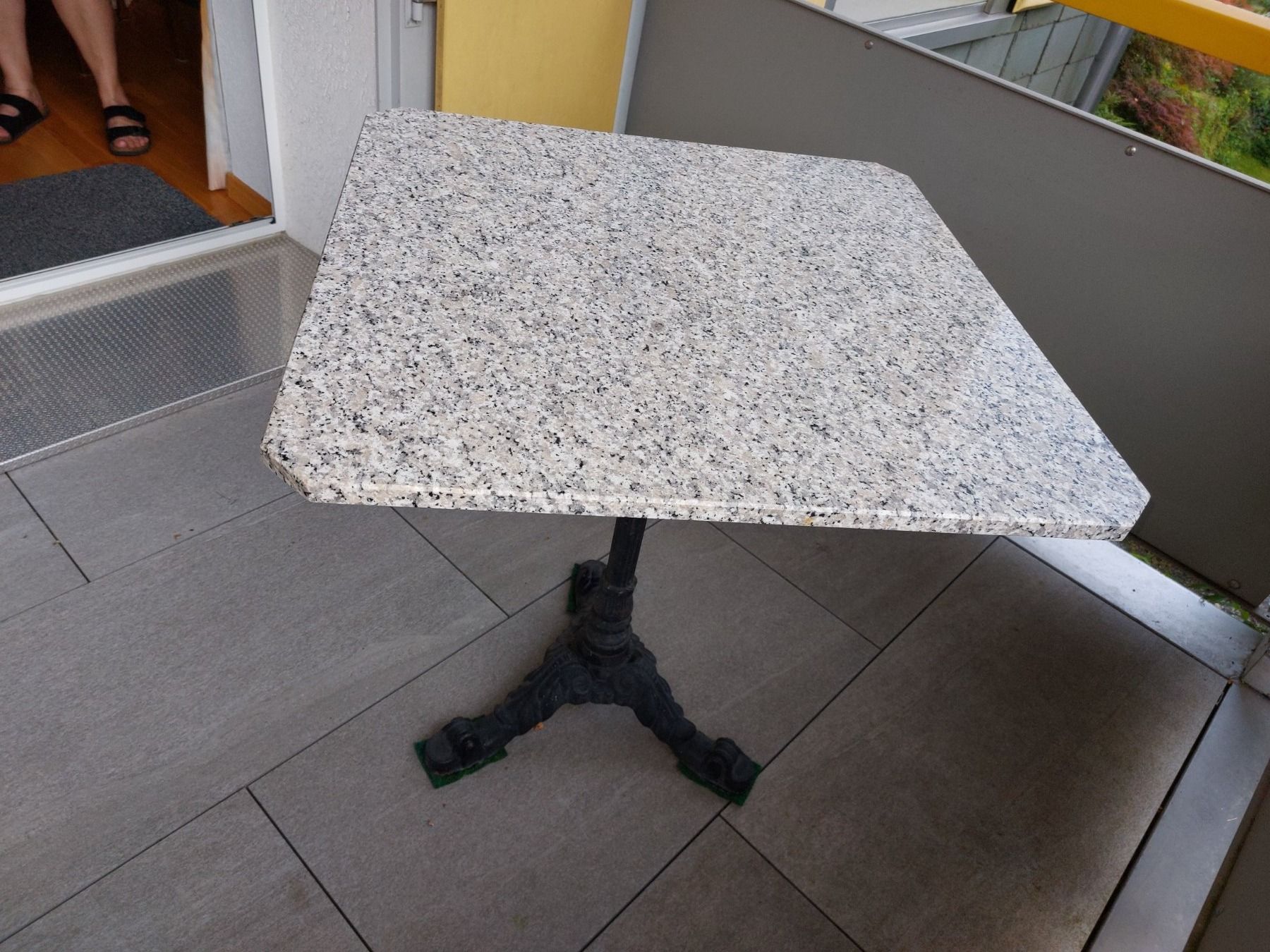 Tables: Granit Gartentisch, Balkontisch – D'occasion à Hefenhofen par ucetsch 1