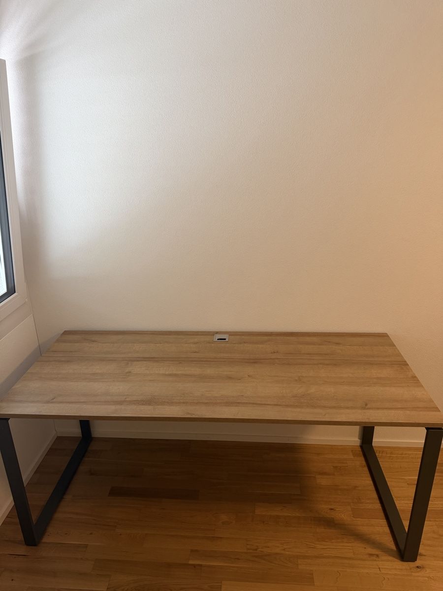 Pfister Scrivanie: Bürotisch 180cm – Usato da Wohlen AG venduto da dan_hk69