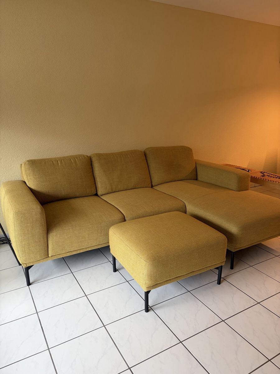 Divani: Gelbes Sofa inkl. Höcker – Usato da Wollerau venduto da Tho_n9hq