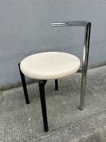 Chaise 1980 métal noir et chromé assise en Skaï