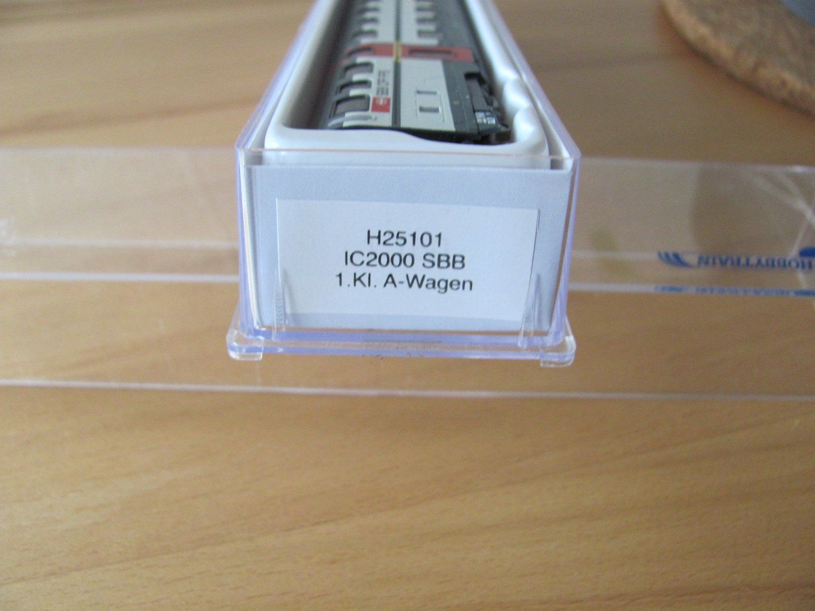 Hobbytrain Modellini di ferrovie: H25101/ IC2000 SBB 1.Kl. A- Wagen – Nuovo (secondo la descrizione) da Uznach venduto da Bimbolino 1