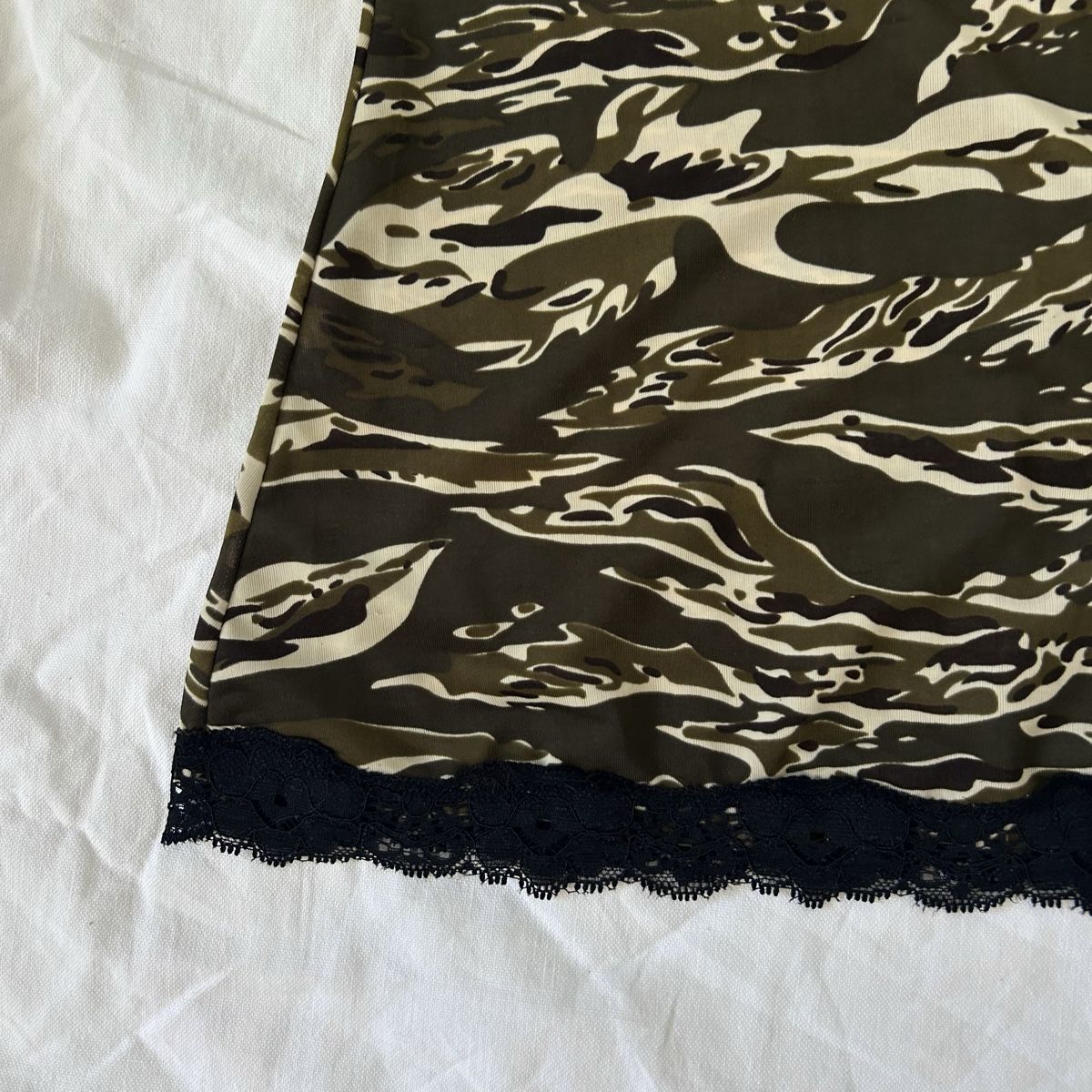 Top: Top vintage y2k camouflage M – Usato da Genève venduto da afterhoursarchive 3