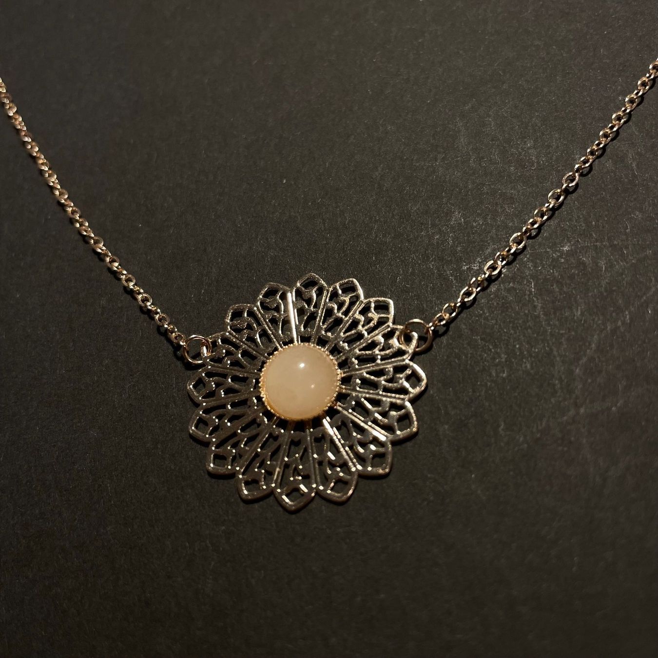 Ketten: NEU: Halskette Blume mit Stein rosé gold / Modeschmuck – Neu und originalverpackt aus Bellach von Lapislazuli_blues 2