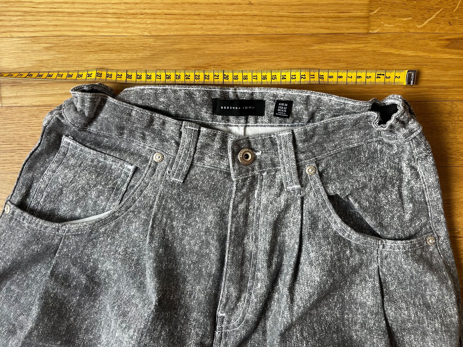Bershka Pantaloni: Pantalon effet Jeans très large – Usato da La Tour-de-Trême venduto da lol_85kj 4