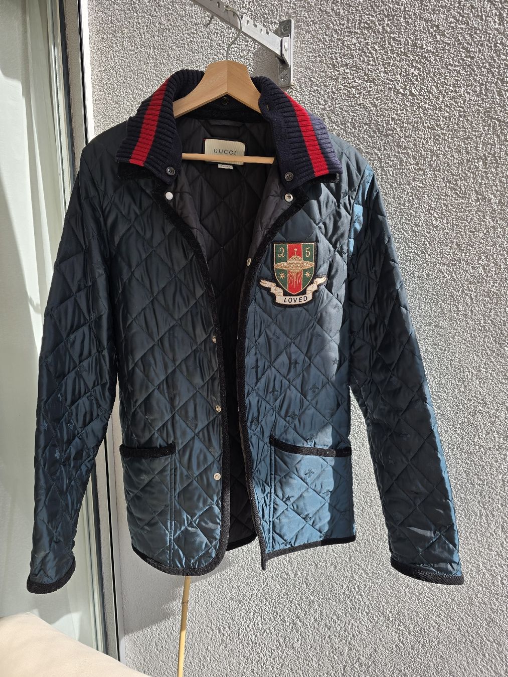 Gucci Jacken: Gucci Steppjacke schwarz mit Logo Patch Grösse 48 – Neu (gemäss Beschreibung) aus Winterthur von AJ2323