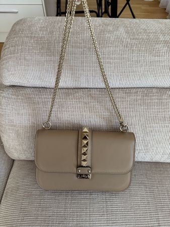 Valentino Garavani Handtasche beige mit Fleck innen