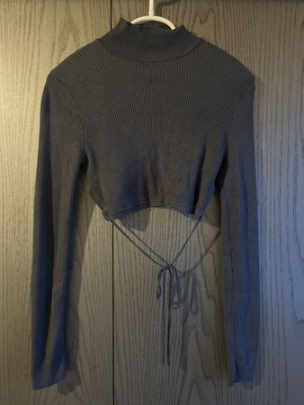 Pull dos nu court gris bleu
