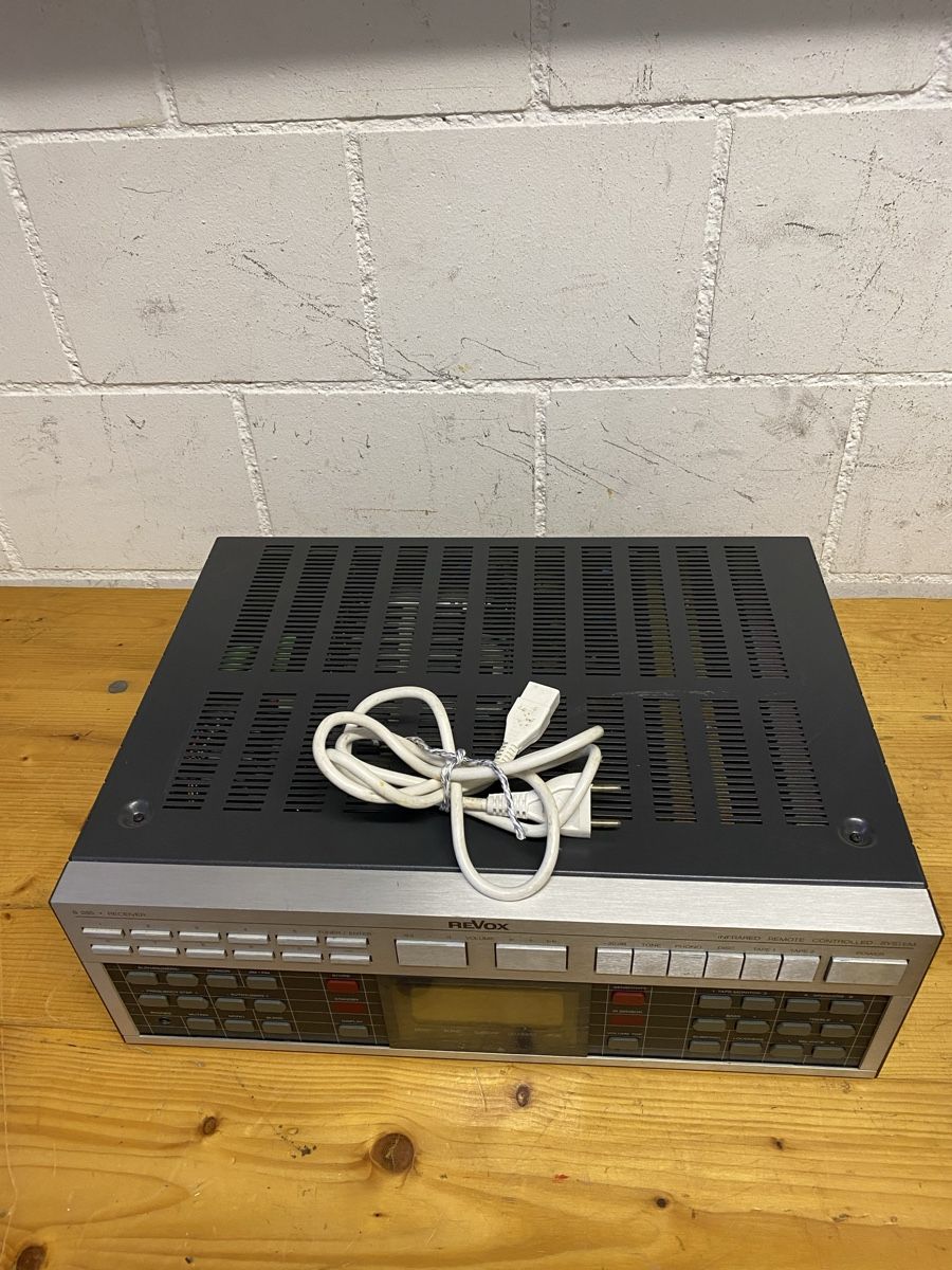 Revox Ricevitori: Revox B226 und Revox B285 – Difettoso da Luzern venduto da Harikan 1