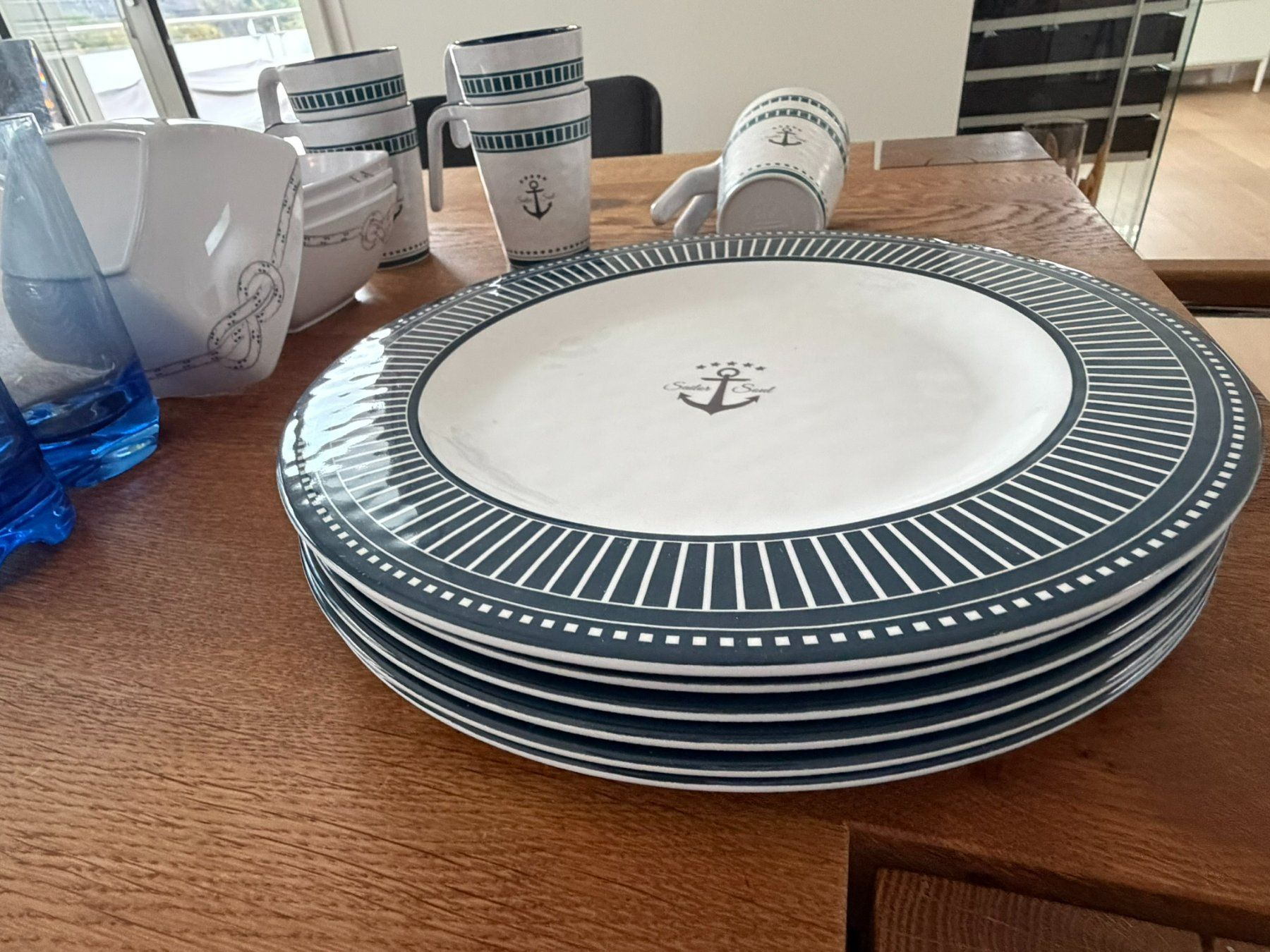 Services de table: Kunststoffgeschirr für Boot oder Pool – D'occasion à Stansstad par pet_gcb8 4