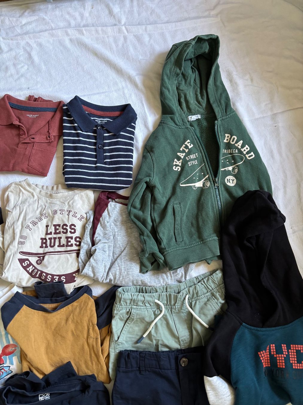 Lotti & Set di vestiti: Junge Buben Boy Kleiderpaket Grösse 104 - 18 Stück – Usato da Mülligen venduto da atwag 3