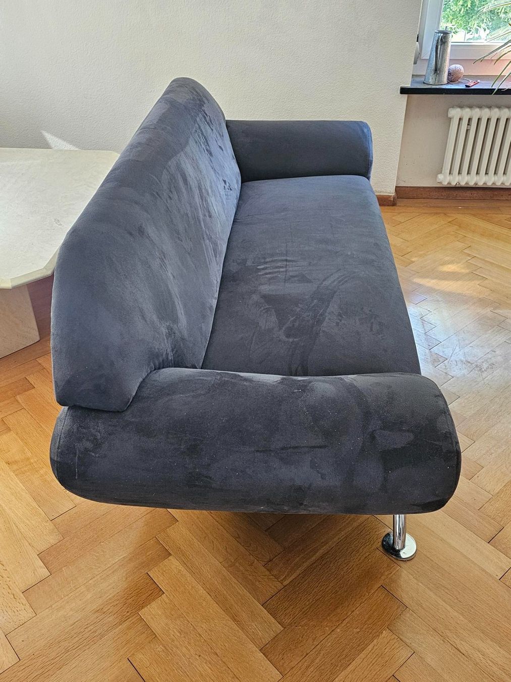 Divani: Design Sofa – Dunkelgrau mit Chromfüssen – Usato da Dottikon venduto da Uno06 1
