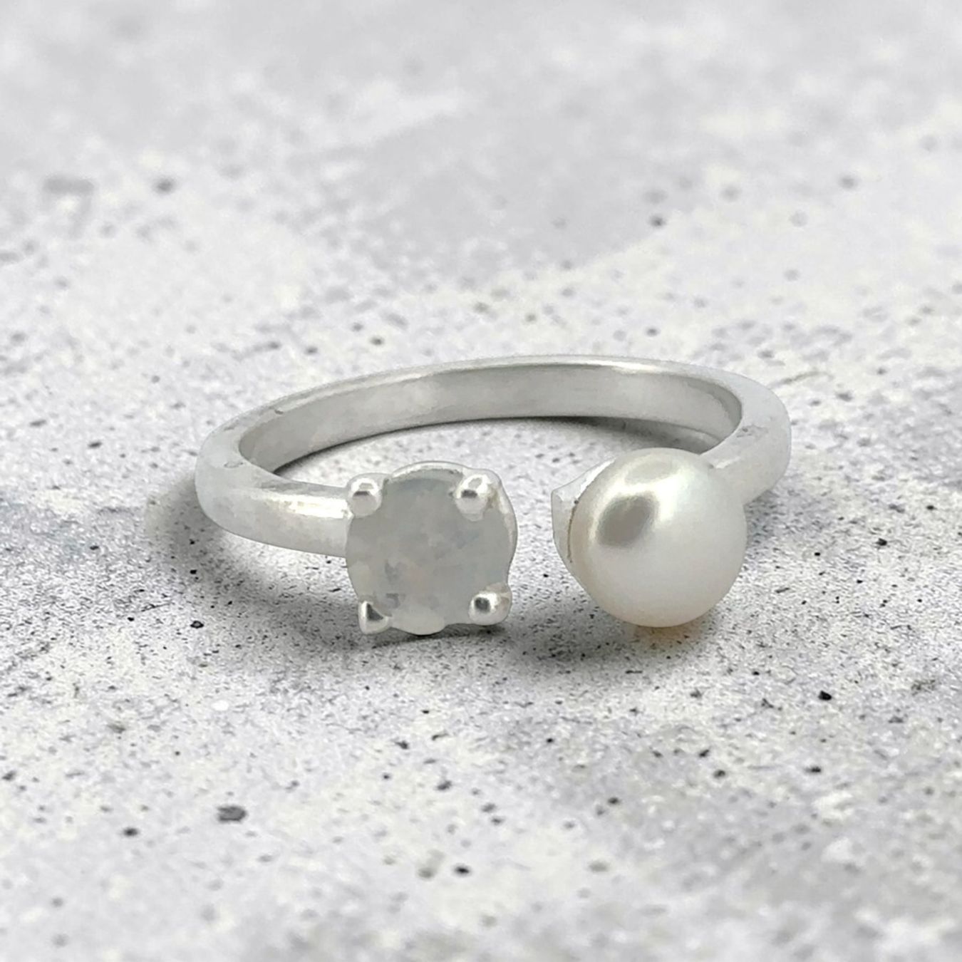 Olga Ribler Anelli: Feiner Ring 925 Sterling Silber mit 2 Steinen  Grösse 52 – Nuovo (secondo la descrizione) da Luzern venduto da Schmuckoutlet