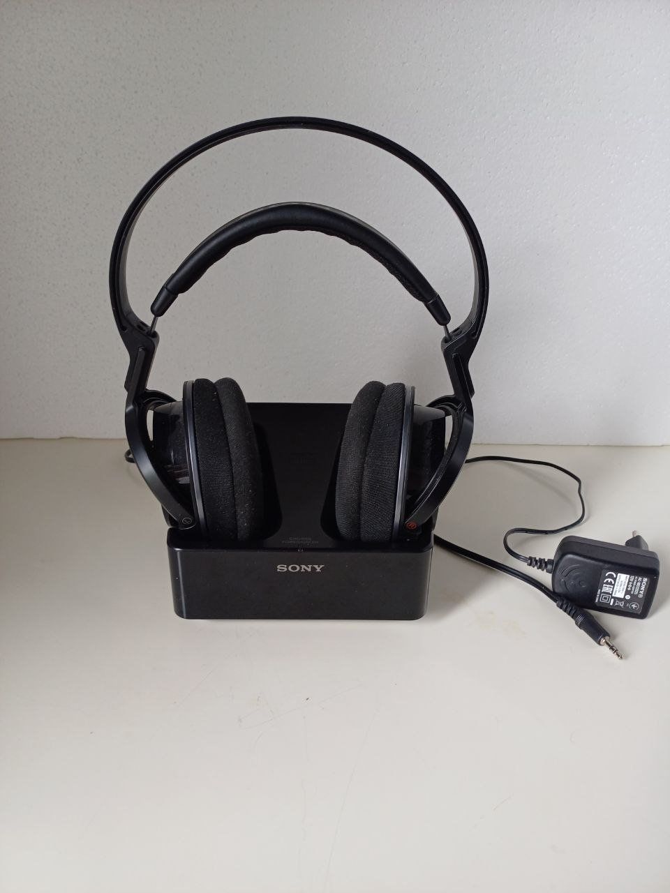 Sony Cuffie: Sony RF MDR-RF855RK Kabellose Kopfhörer – Usato da Bern venduto da Yunkom