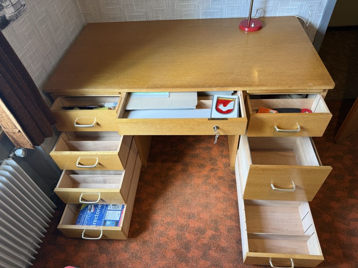Schreibtische: Büro-Schreibtisch Holz mit Schubladen – Gebraucht aus Bern von focusracer01 2