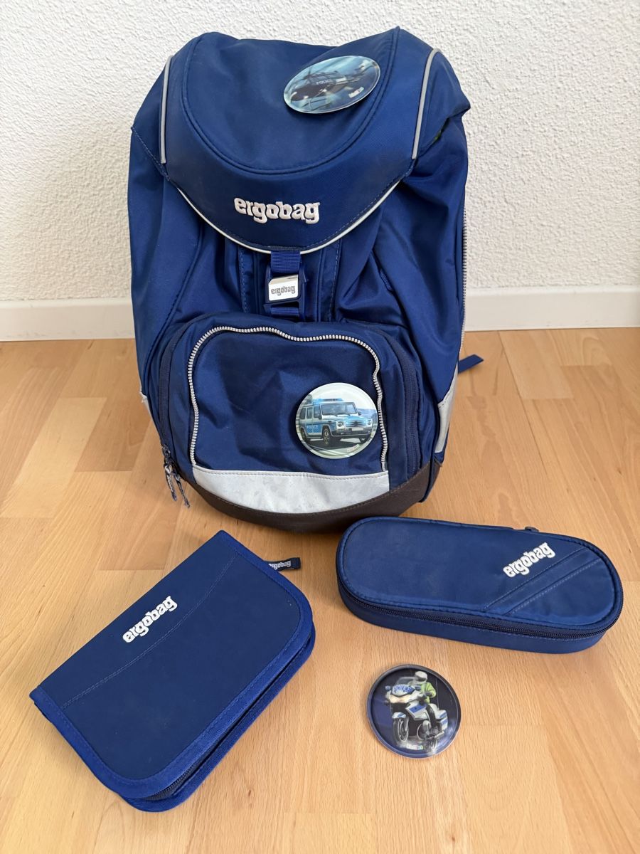 Ergobag Borse & Zaini: Ergobag Pack Blaulicht Bär 20 Liter – Usato da Seuzach venduto da kilmainham