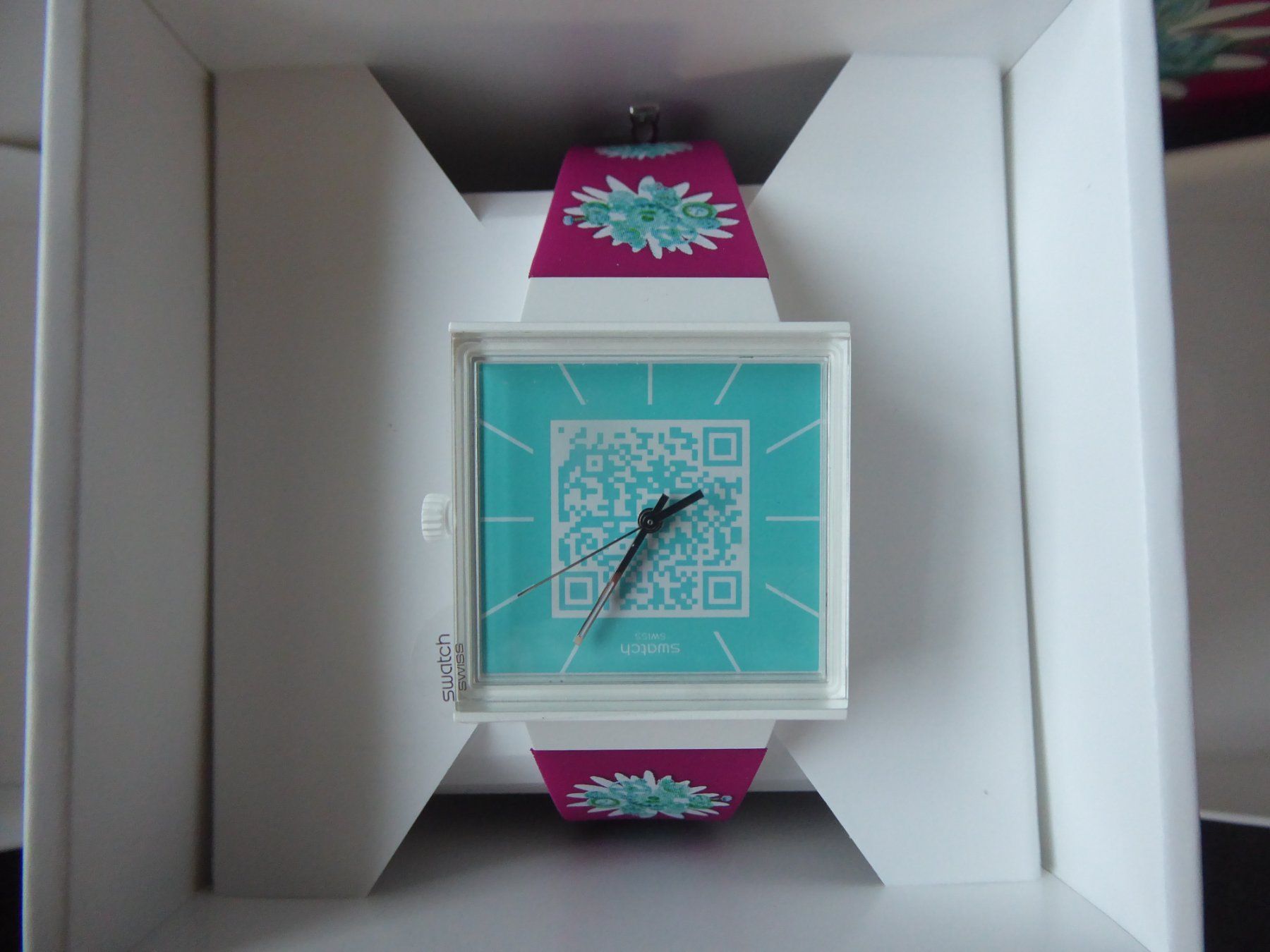 Swatch Orologi: Swatch Uhr 2025 mit Ansteckpin – Nuovo e nell'imballaggio originale da Wil SG venduto da Paco.2222