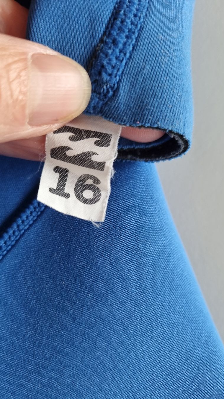 Completi: Billabong Neopren- Top , Grösse 16 / S – Usato da Tägertschi venduto da Fank111 7