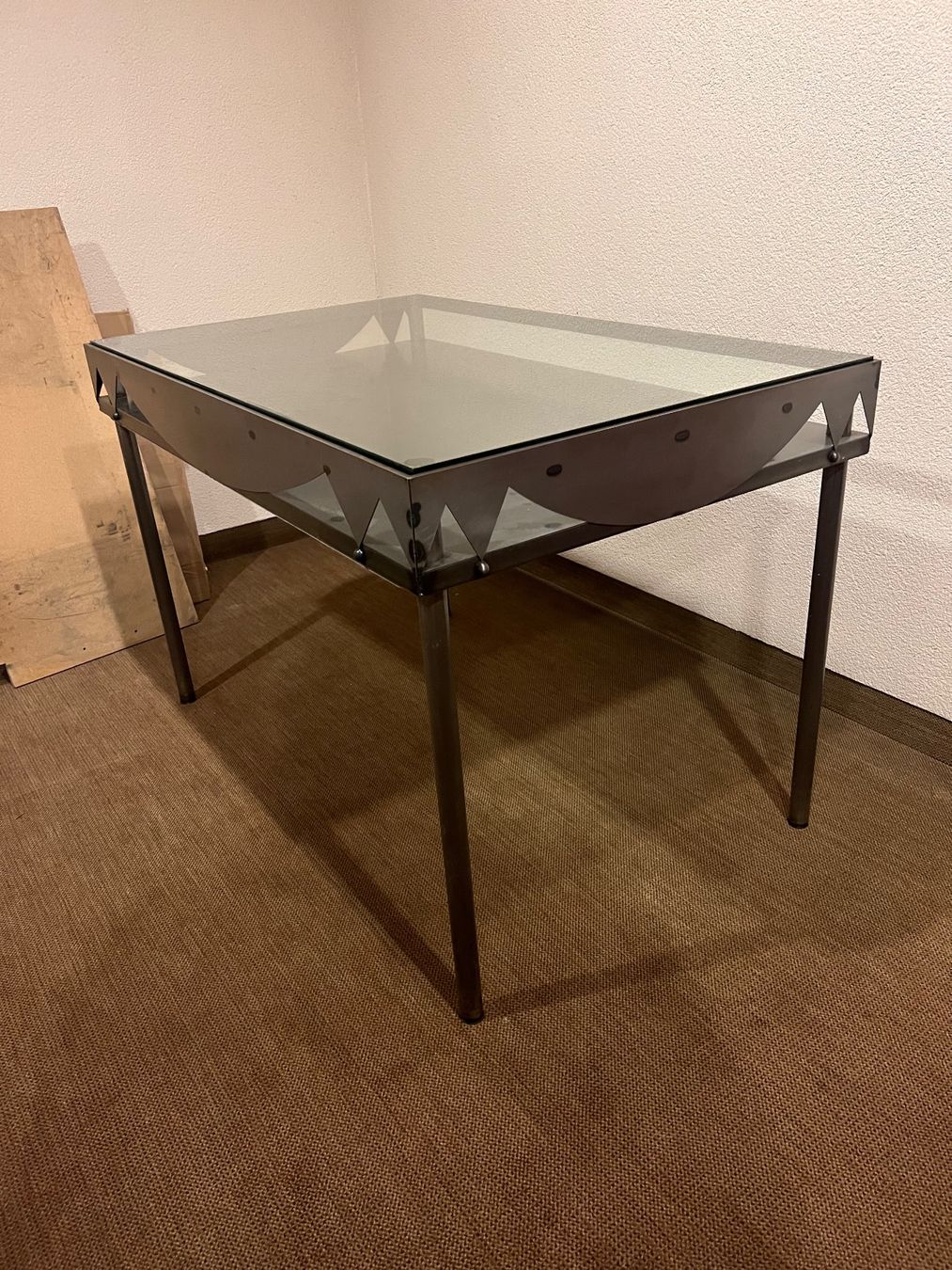 Tische: Tisch aus Eisen mit Glasplatte und Ablagefach – Gebraucht aus Matzingen von luk_6gq6 2