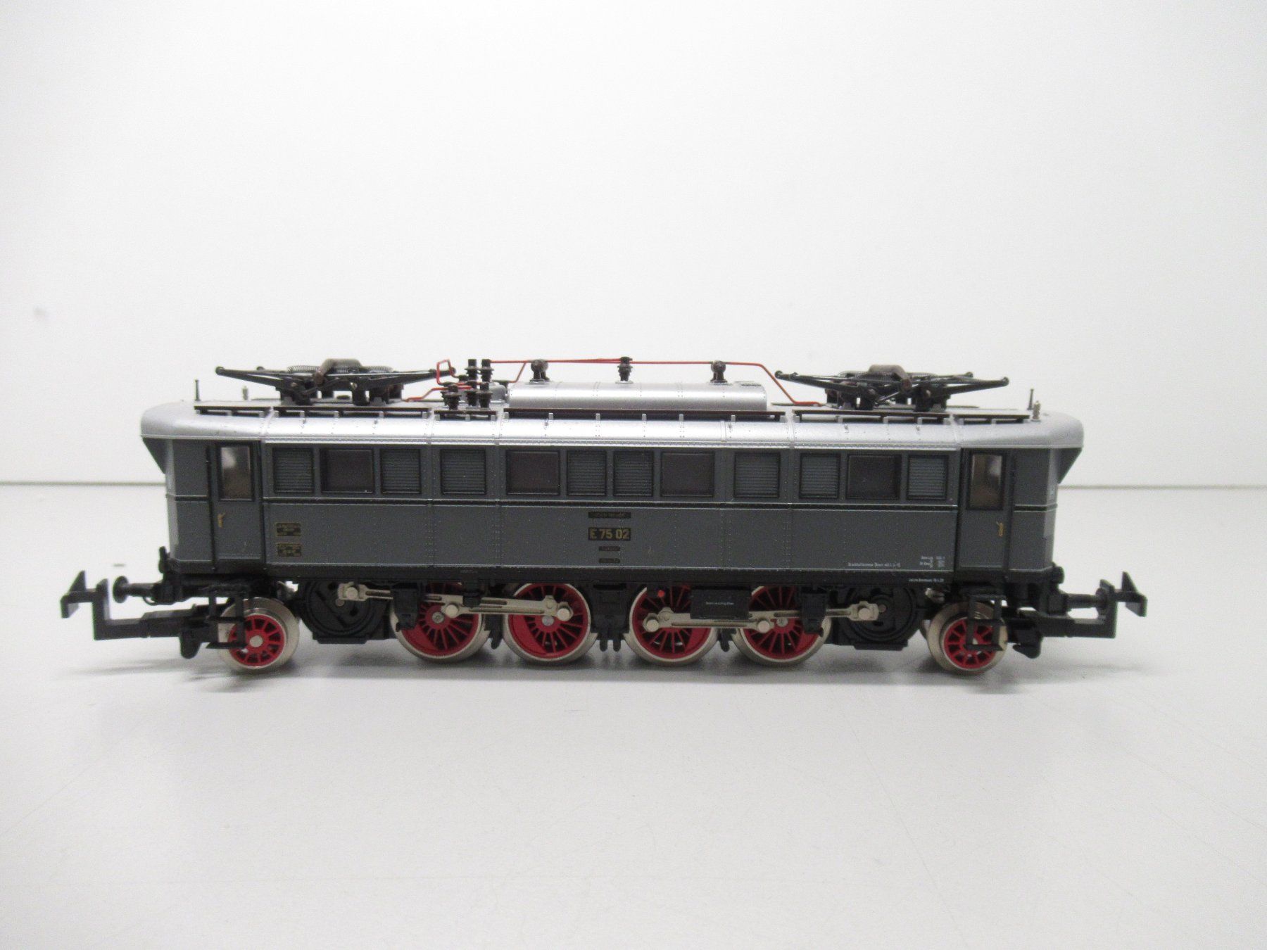 Trix Modellini di ferrovie: Trix Express 2232 E-Lok BR E75 der DR Analog DC 3-Leiter H0 – Usato da Basel venduto da mhmarken 2