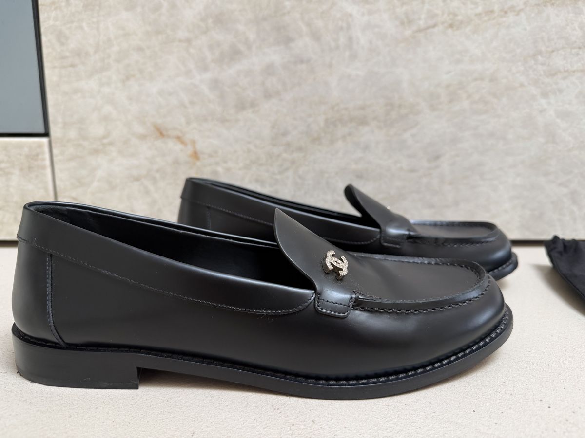 Chanel Chaussures femmes: Chanel Loafers 40 – D'occasion à Uetikon am See par mga_lqy6 3